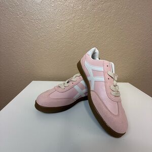 New Women’s Pink Sneakers with White Laces